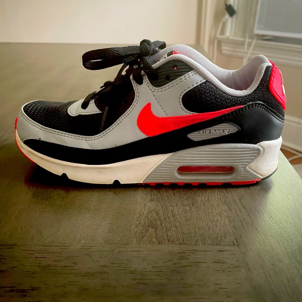 Nike Air Max 90 
Radiant Red Wolf Grey
US size 5 (Big kids) CD6864-009